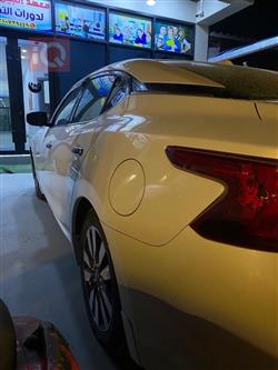 نيسان ماكسيما